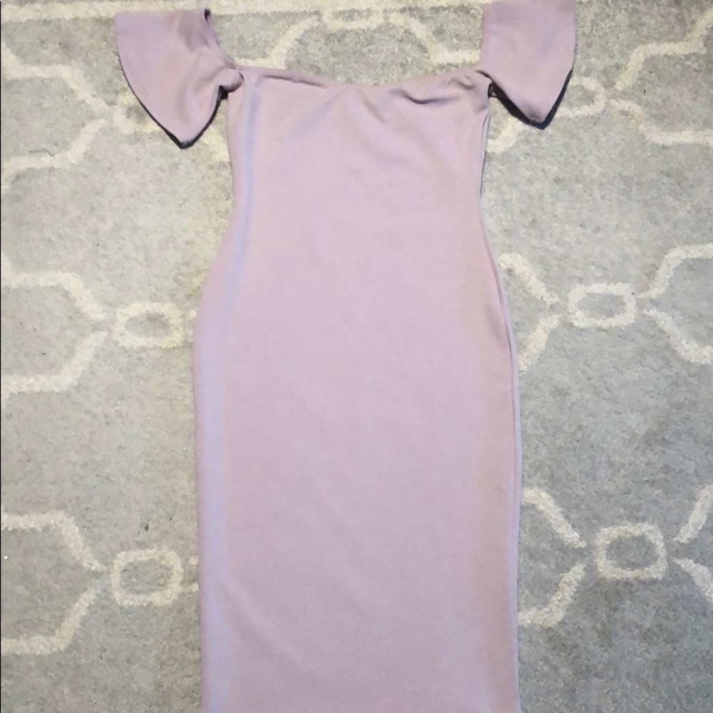 I’m selling this cute homecoming dress!